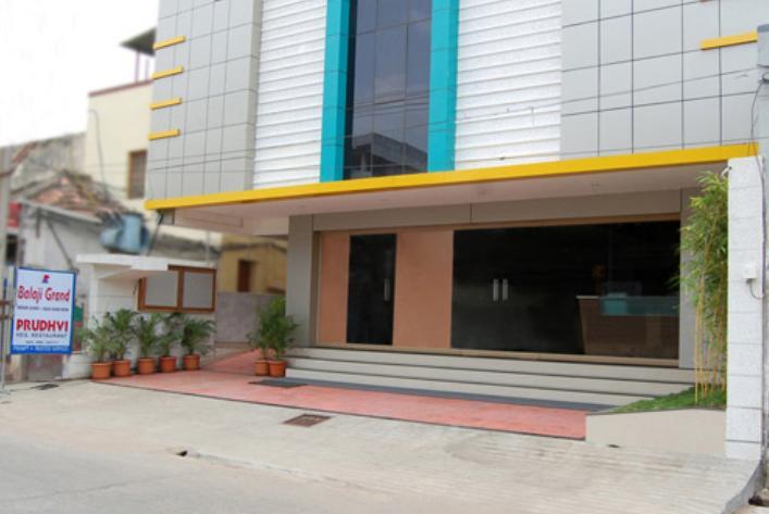 Balaji Grand Kākināda Exterior foto